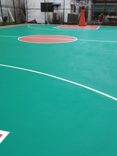 梁河 球场长期使用易出现地面开裂
